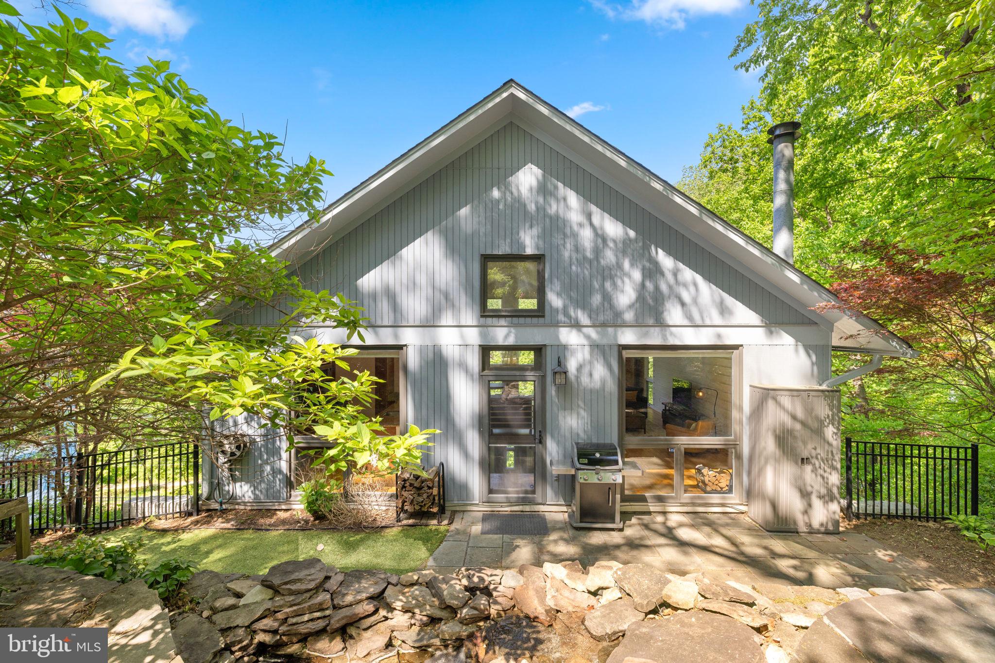 2621 S Arlington Ridge Rd