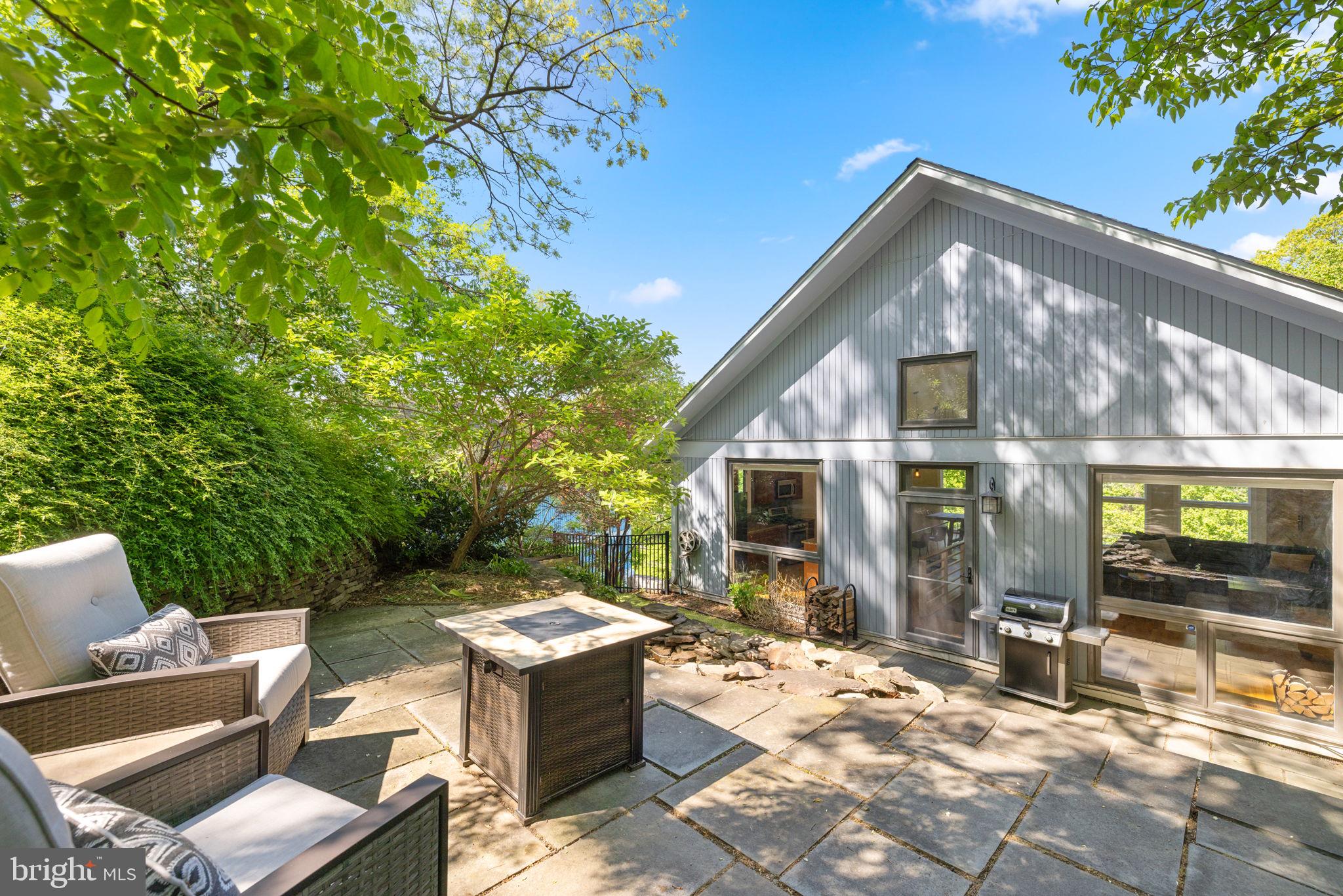 2621 S Arlington Ridge Rd