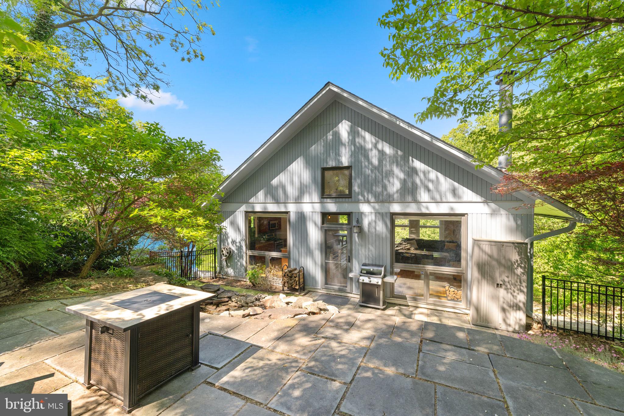 2621 S Arlington Ridge Rd