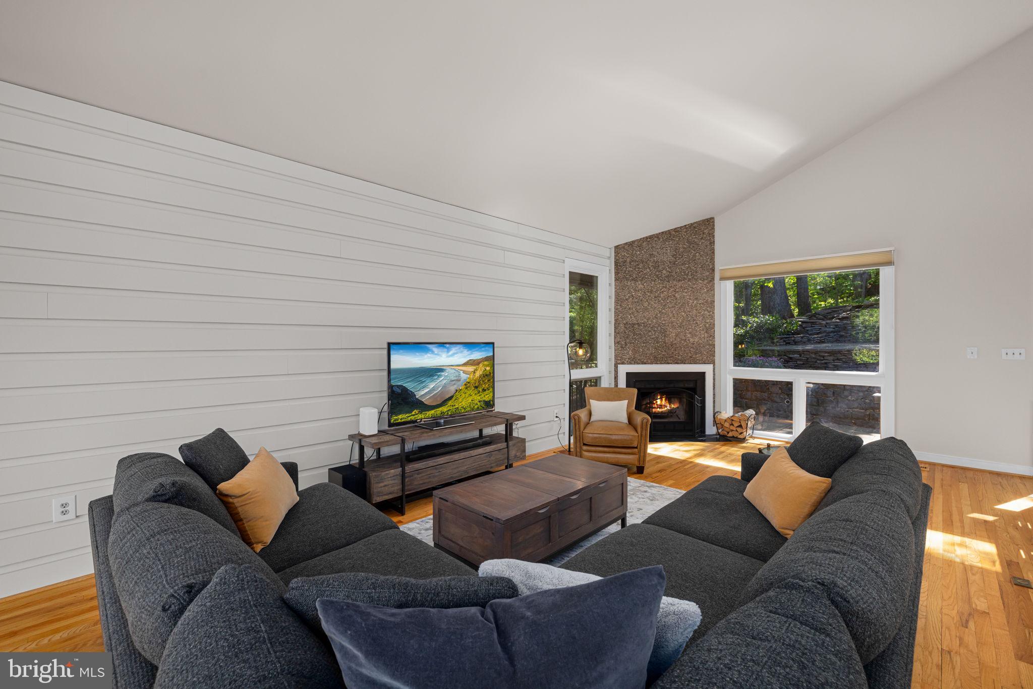 2621 S Arlington Ridge Rd