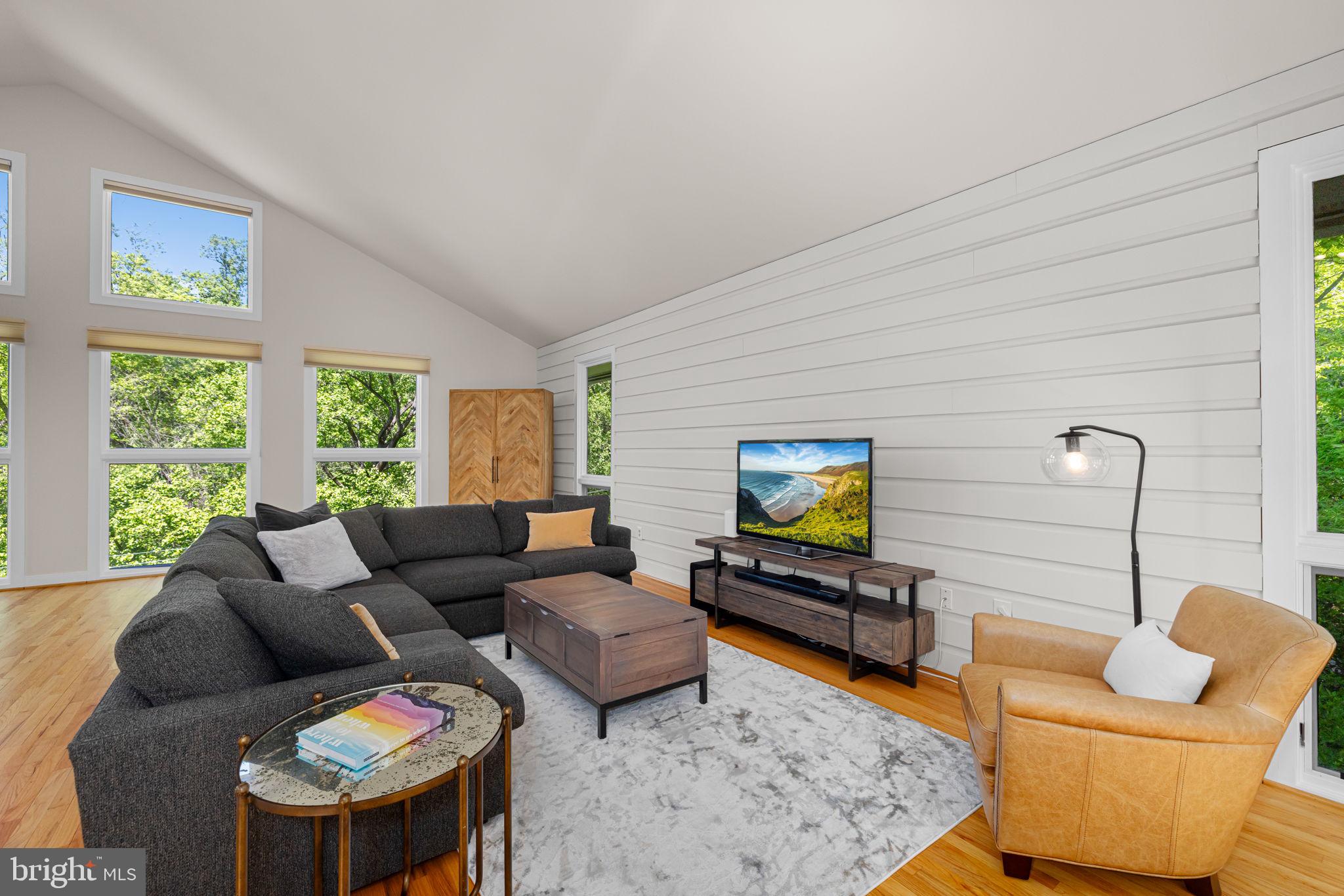 2621 S Arlington Ridge Rd