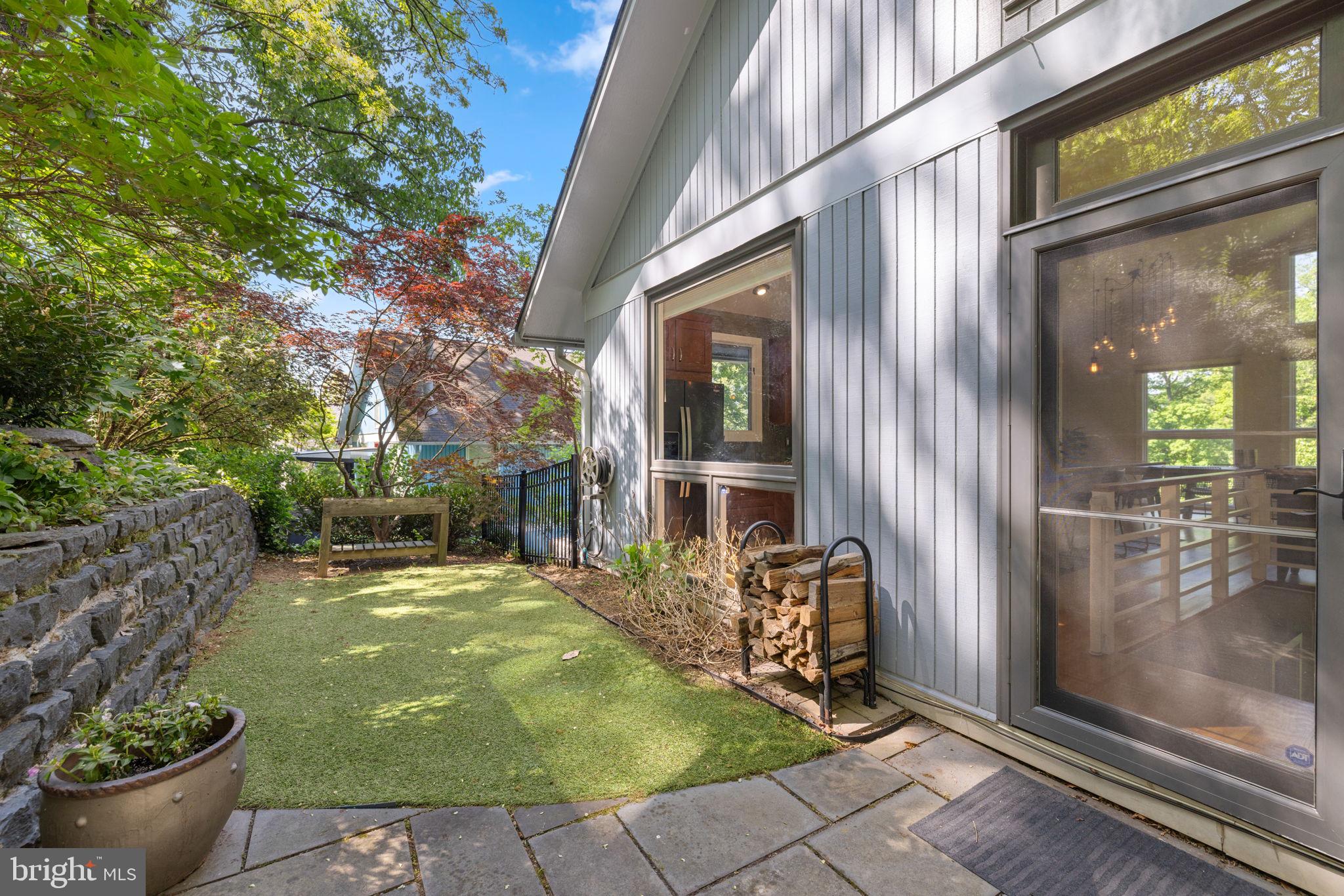 2621 S Arlington Ridge Rd