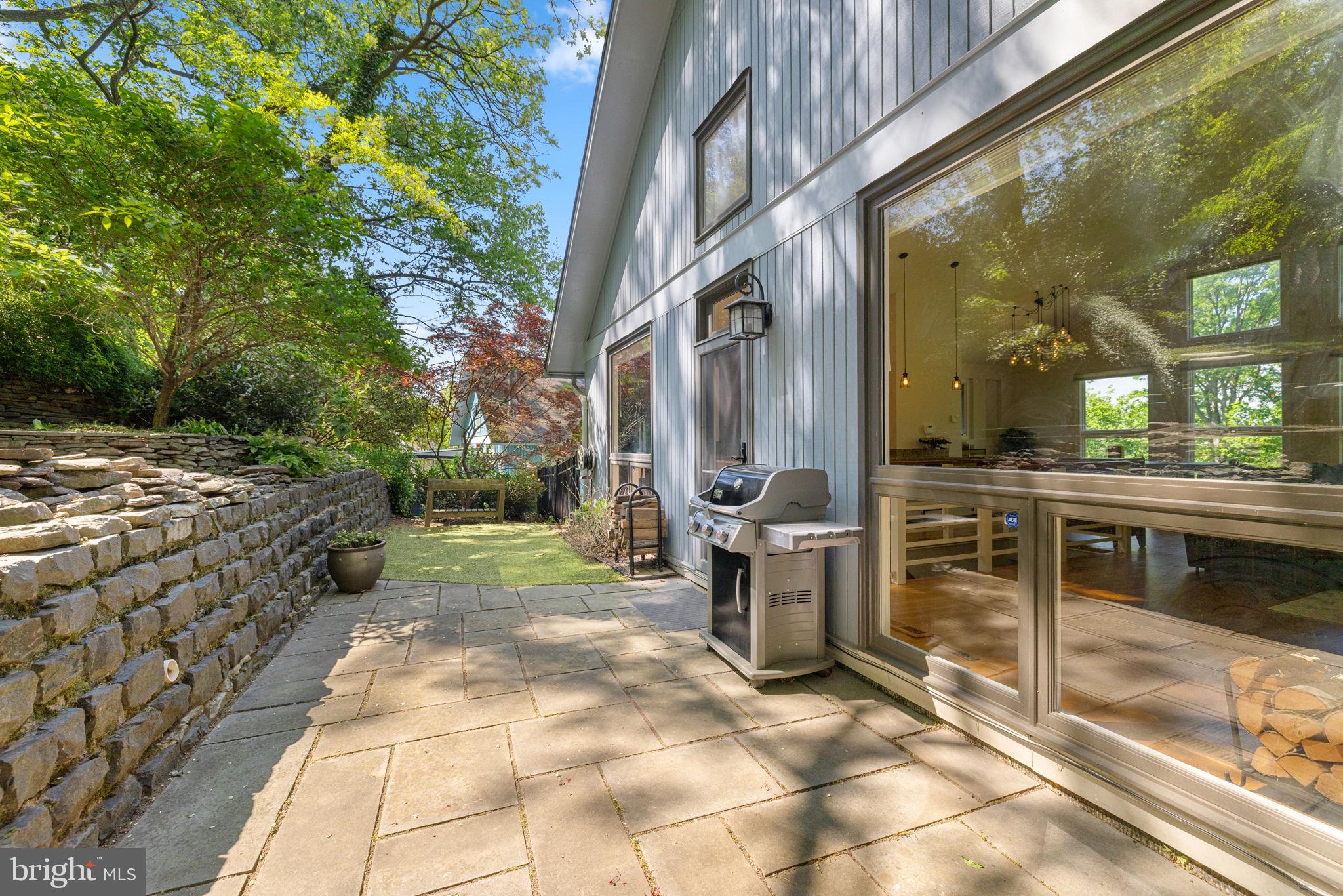 2621 S Arlington Ridge Rd