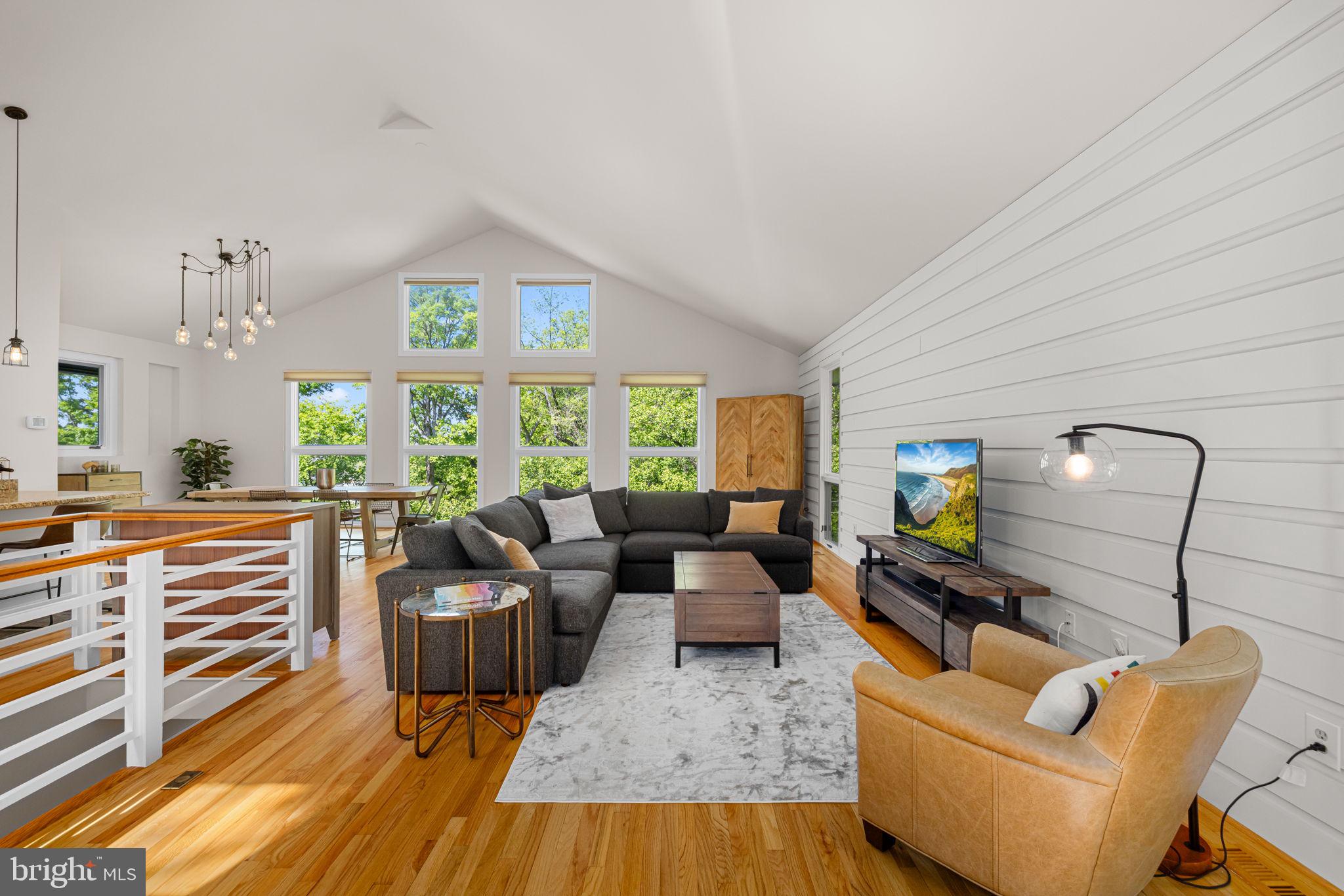 2621 S Arlington Ridge Rd