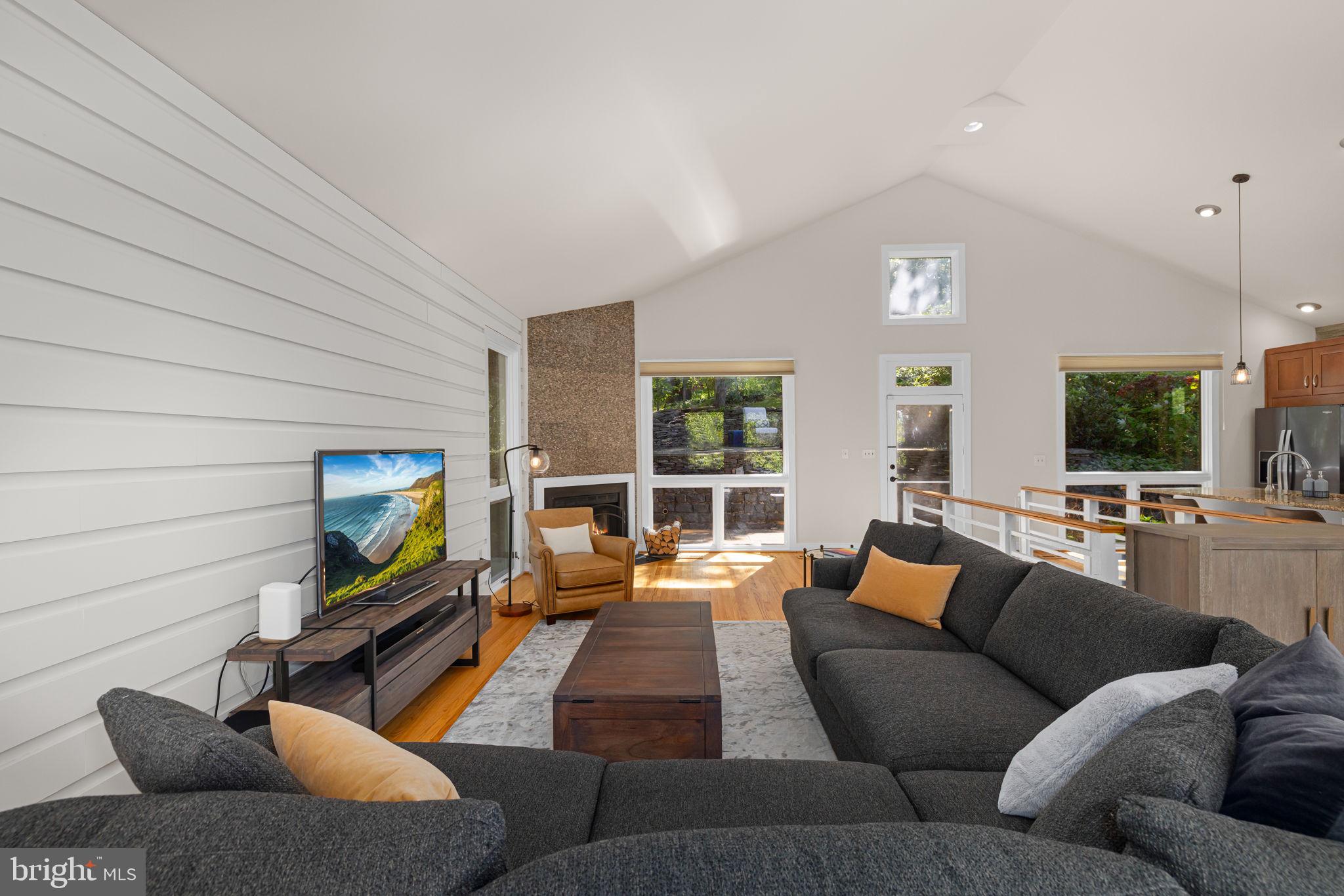 2621 S Arlington Ridge Rd