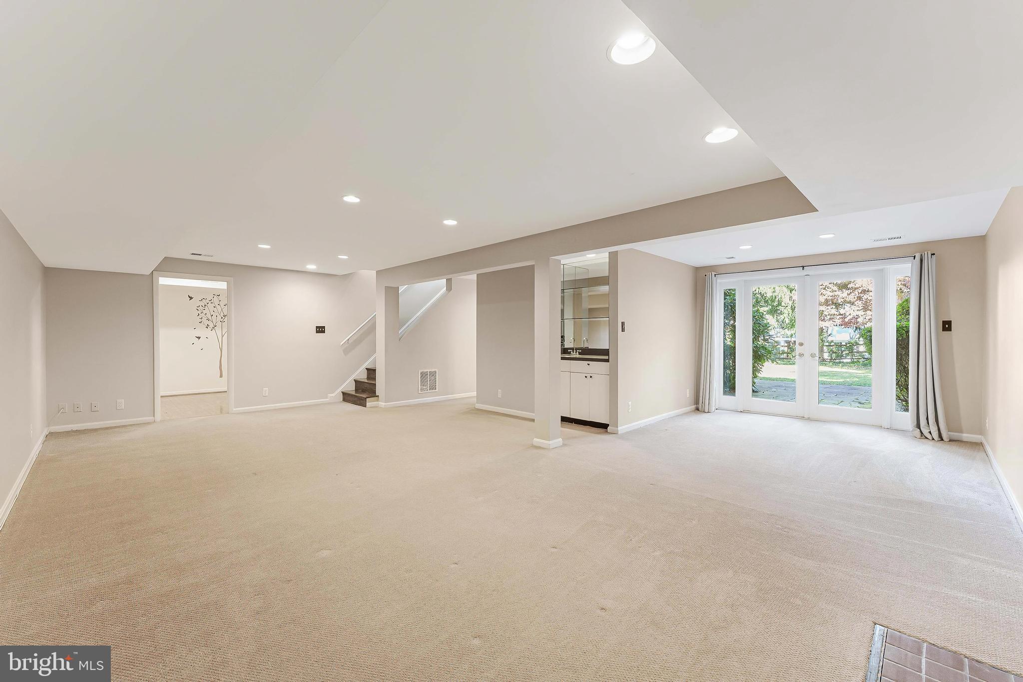 3867 N CHESTERBROOK ROAD