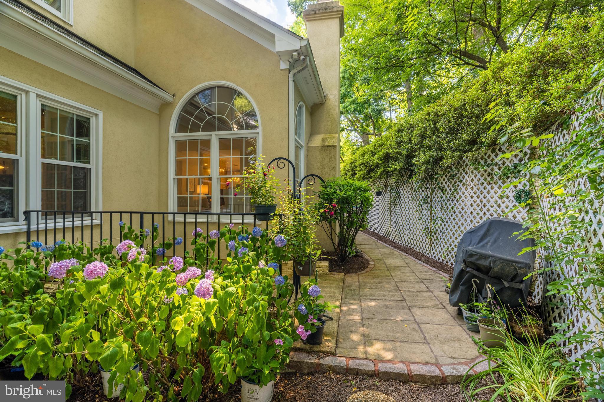 1800 Dominion Crest Ln