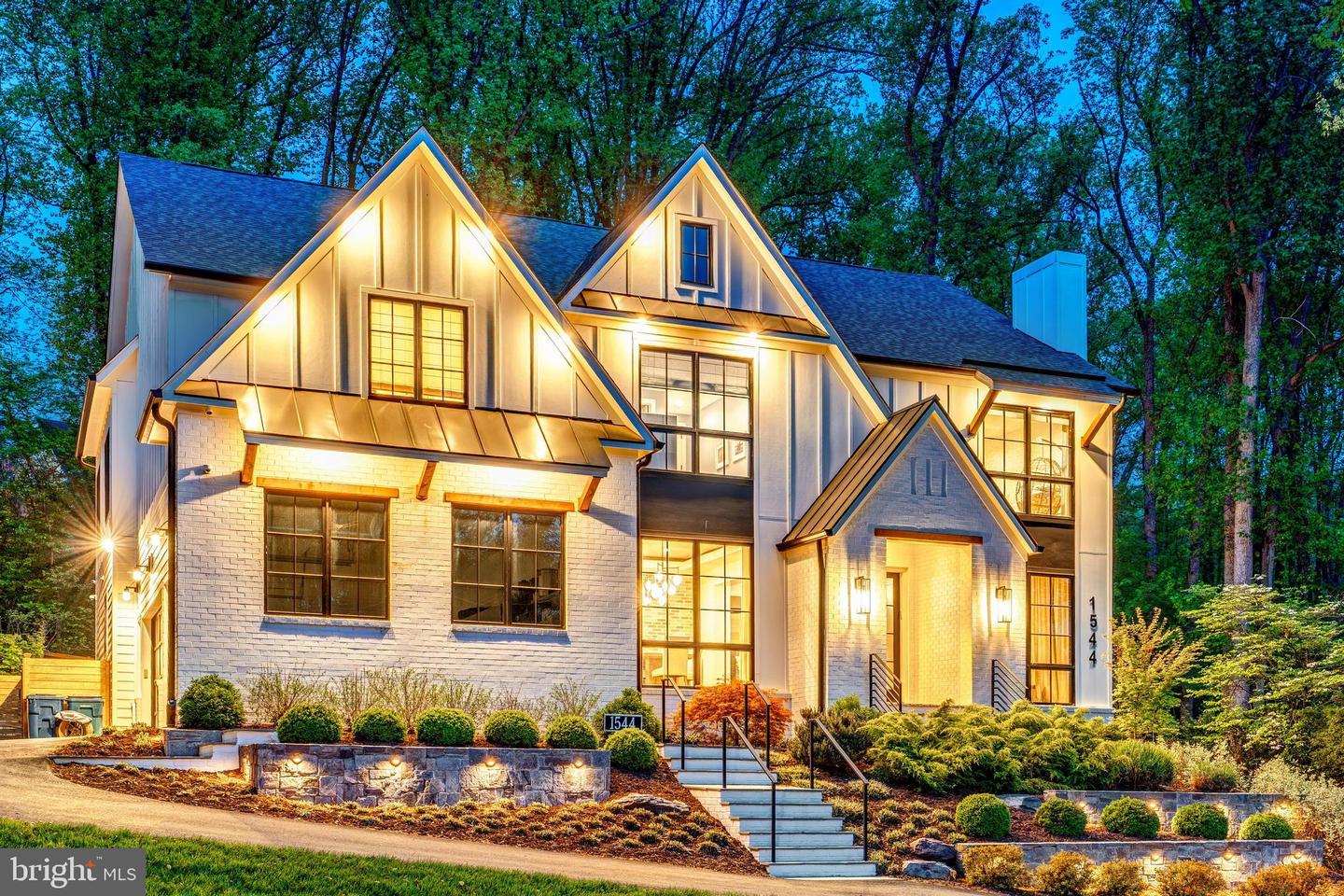 1544 Forest Villa Ln
