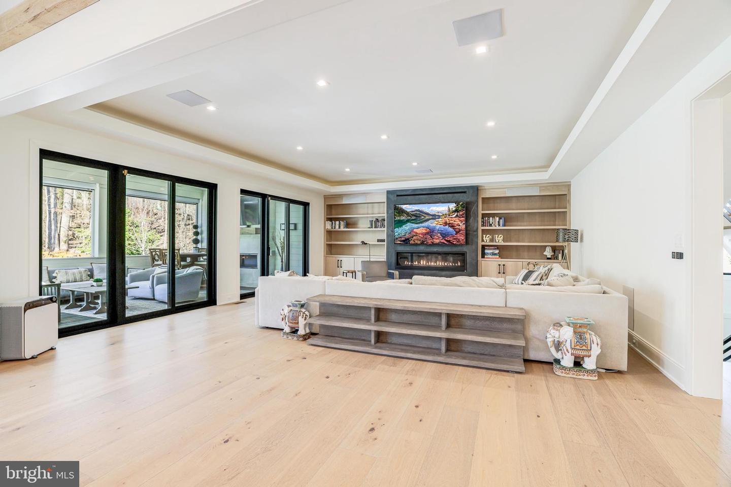 1544 Forest Villa Ln