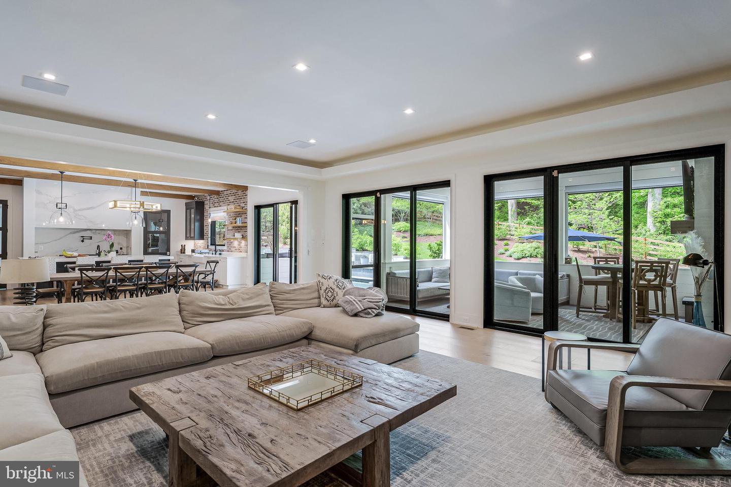1544 Forest Villa Ln