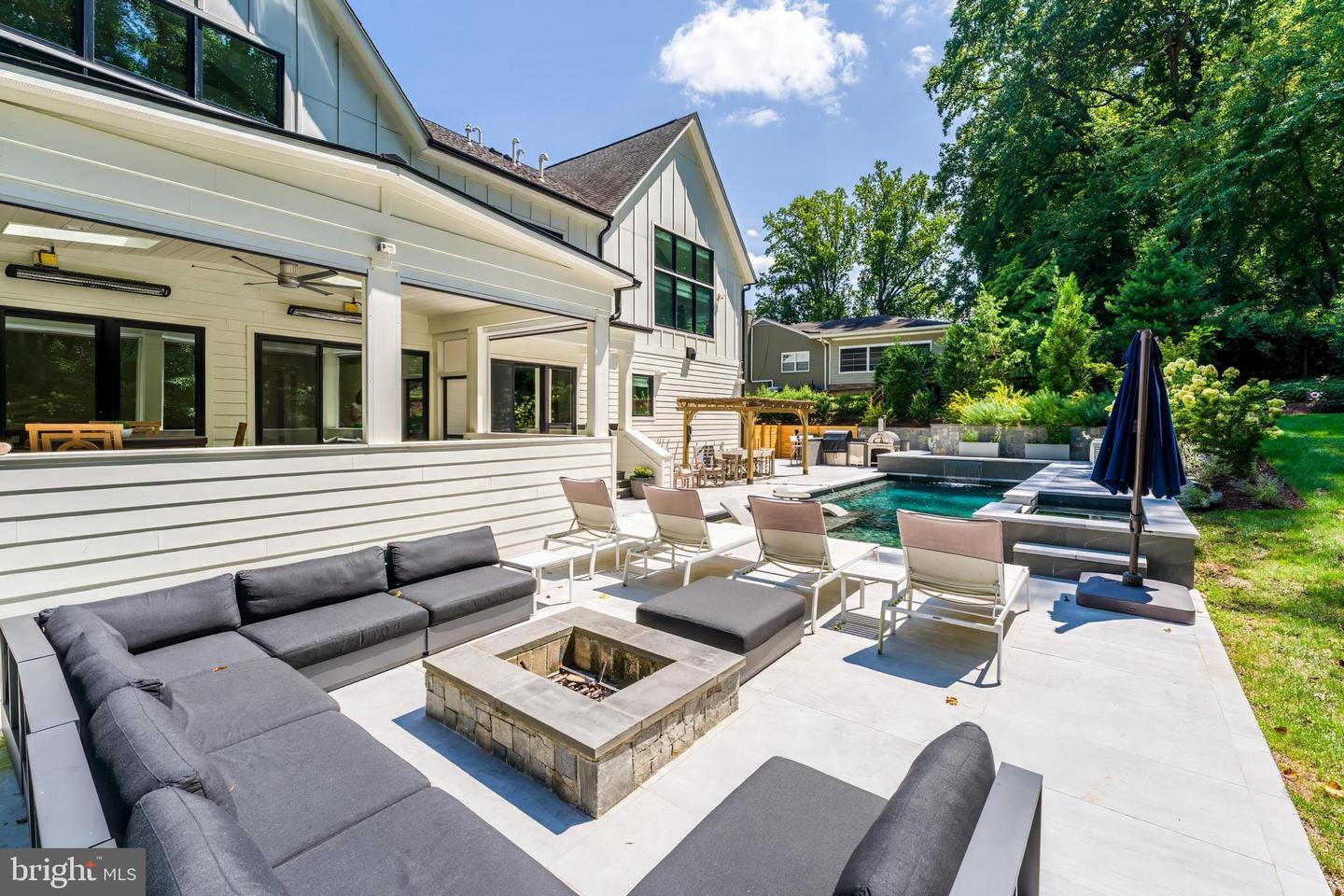 1544 Forest Villa Ln