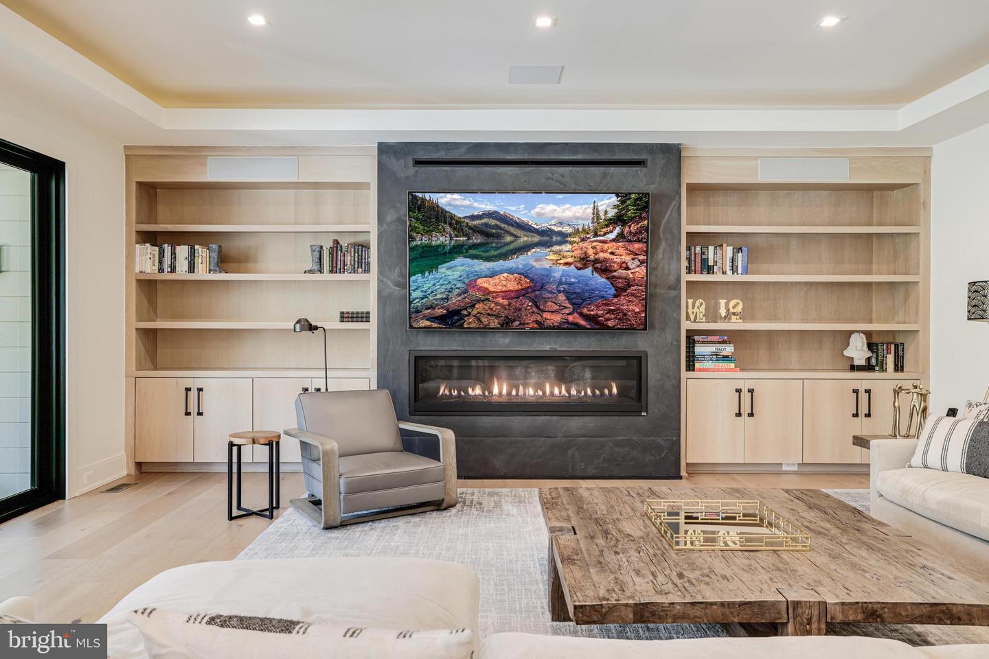 1544 Forest Villa Ln