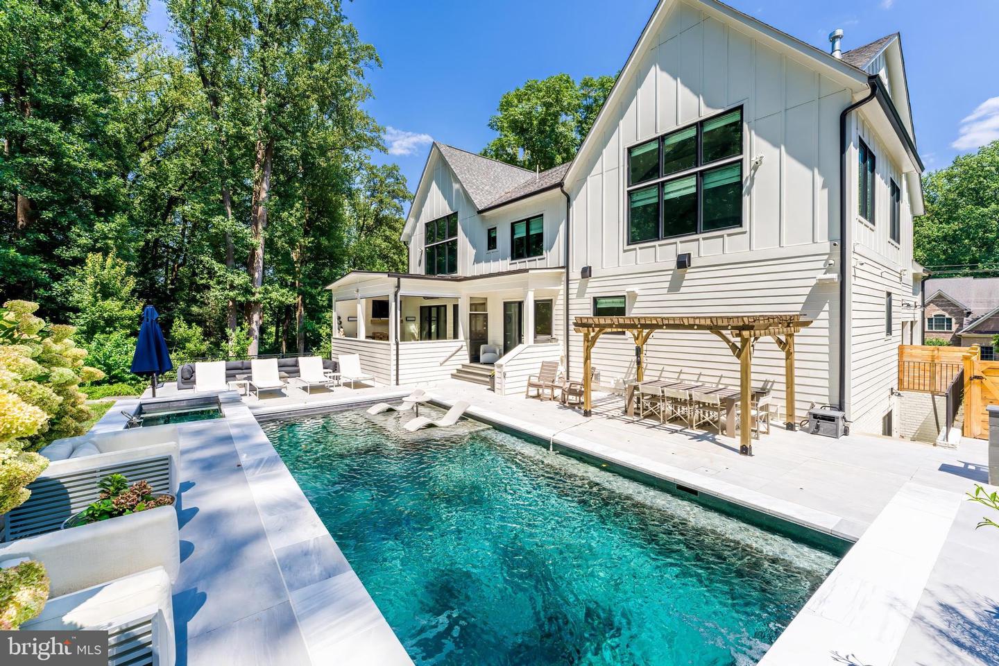 1544 Forest Villa Ln
