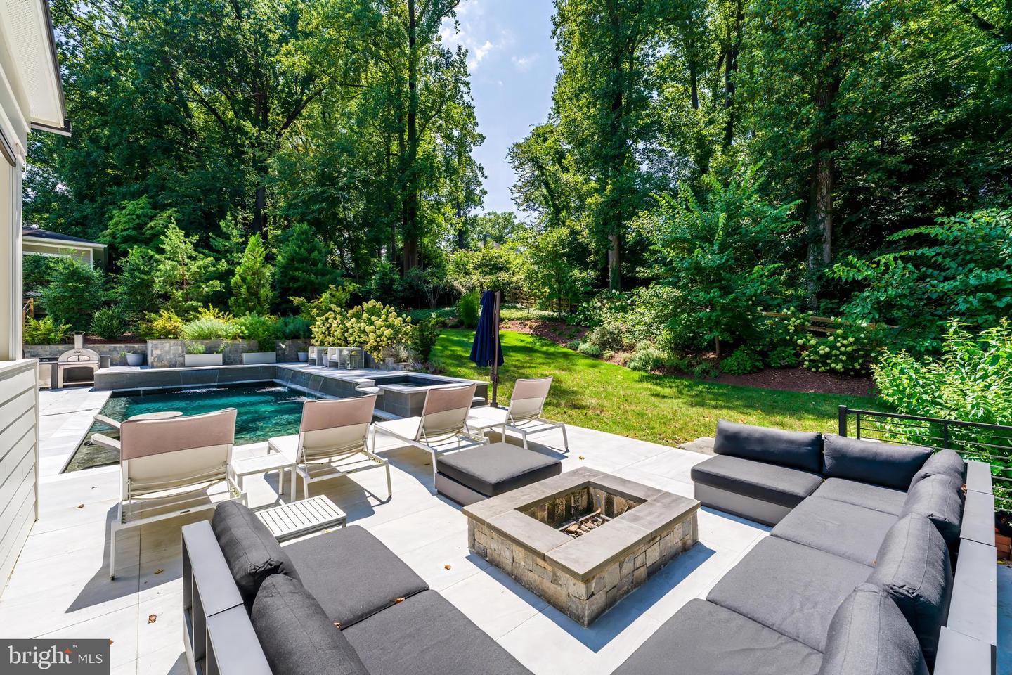 1544 Forest Villa Ln