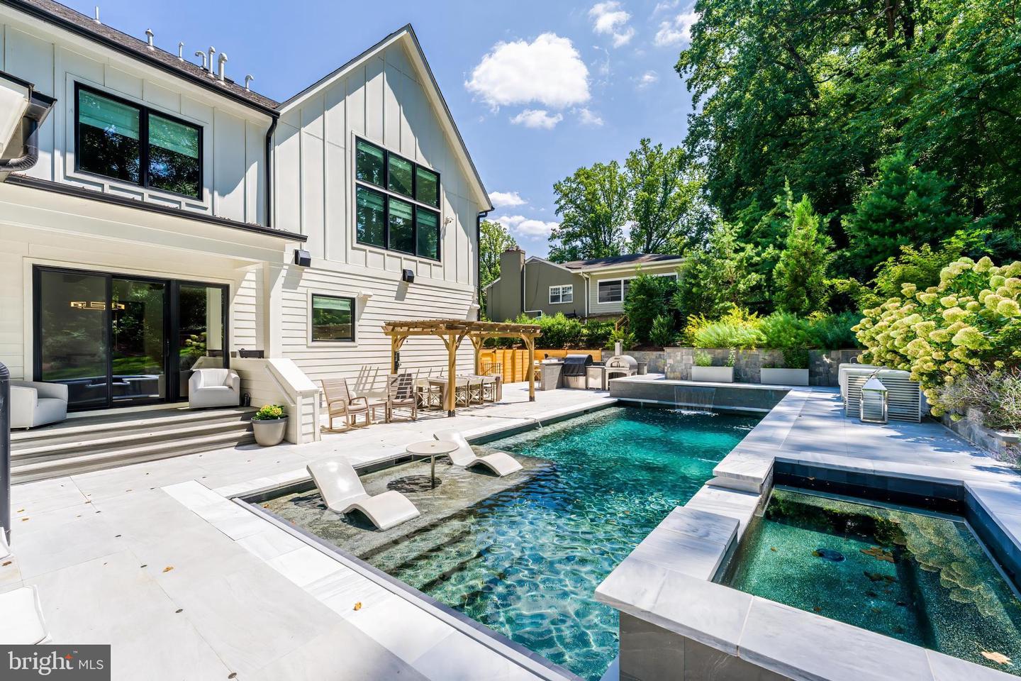1544 Forest Villa Ln