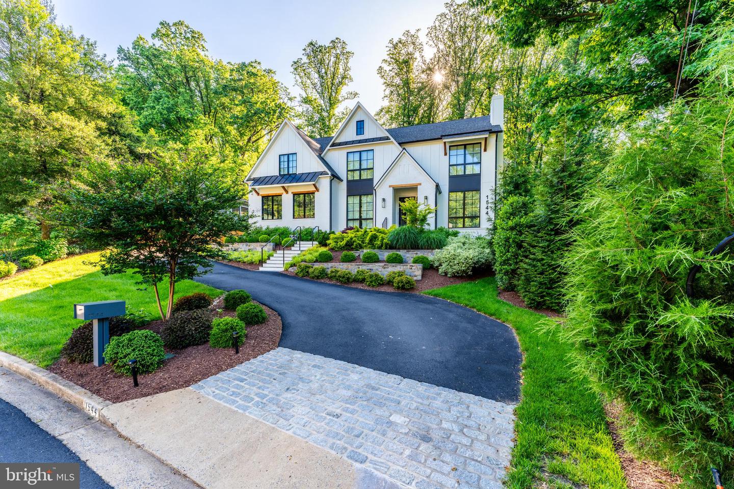 1544 Forest Villa Ln