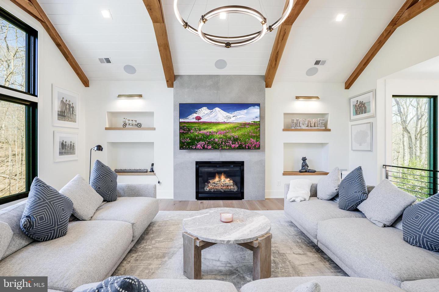 1544 Forest Villa Ln