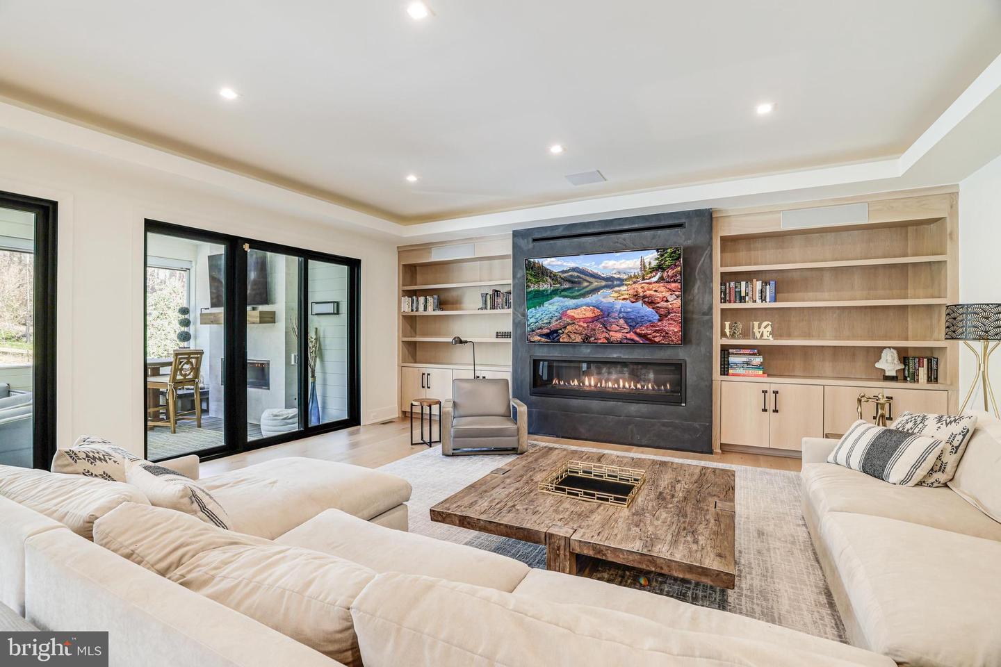 1544 Forest Villa Ln