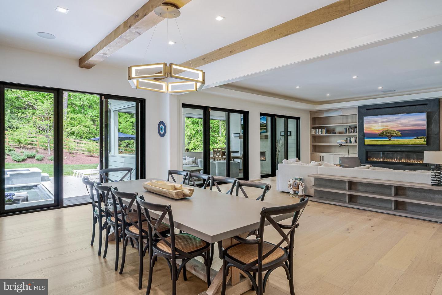 1544 Forest Villa Ln