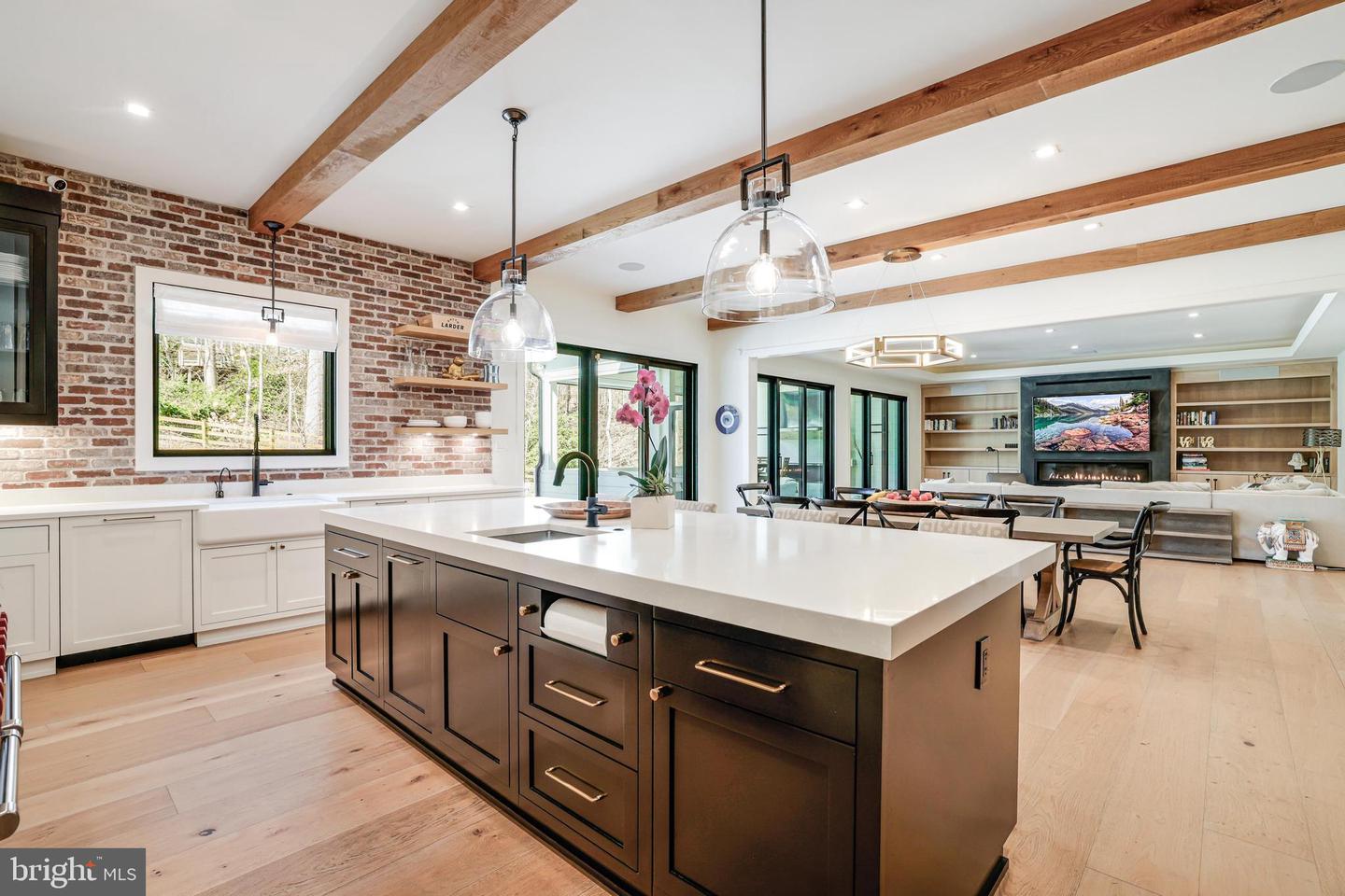 1544 Forest Villa Ln