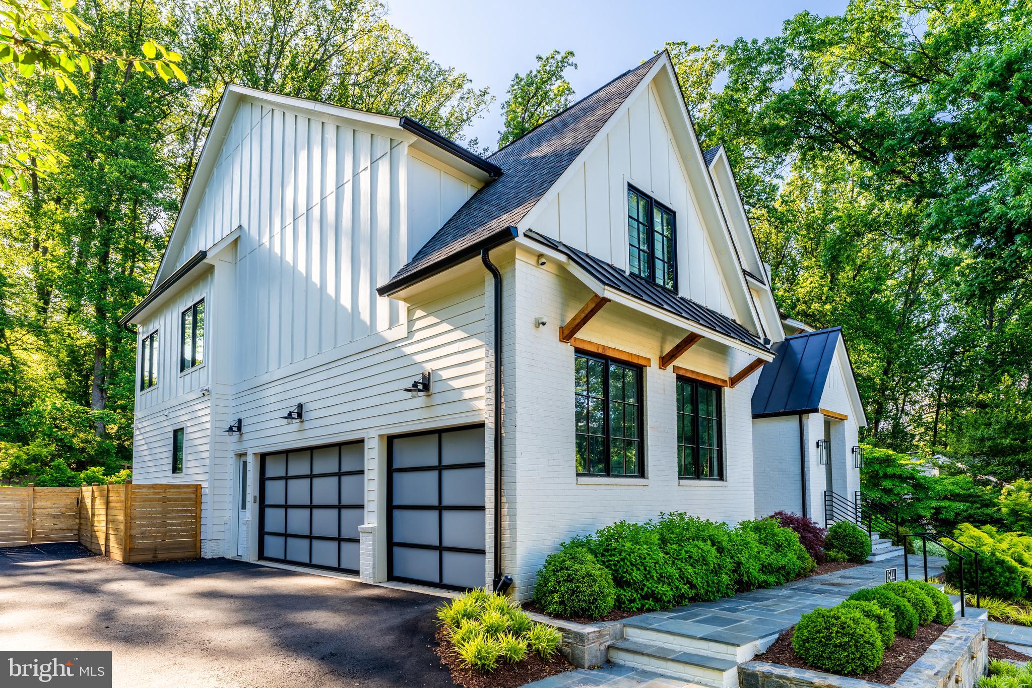 1544 Forest Villa Ln