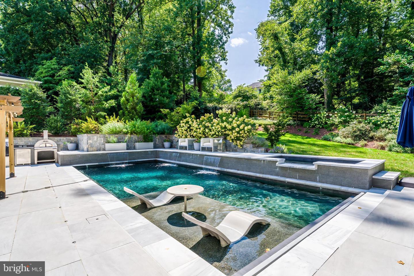 1544 Forest Villa Ln