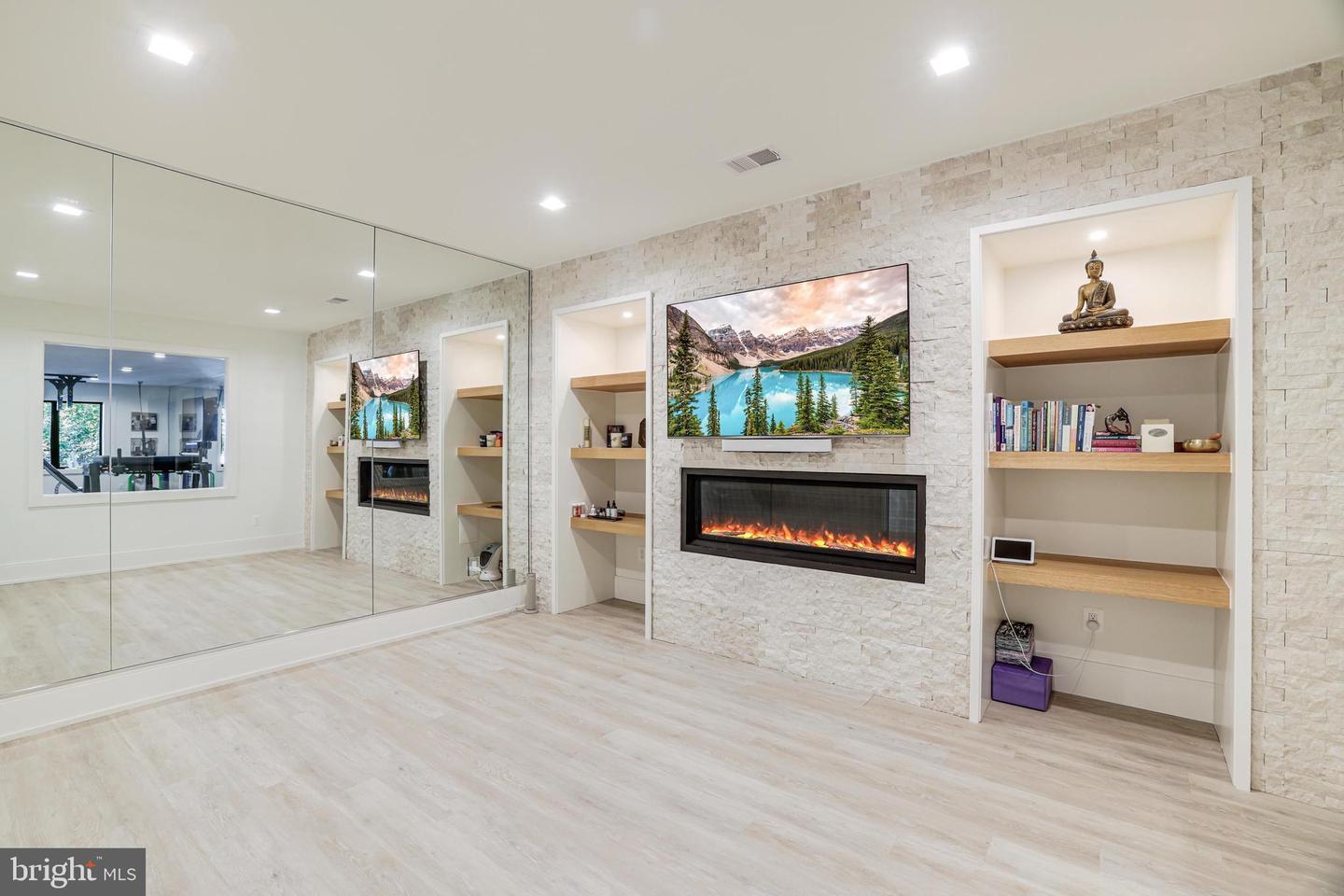 1544 Forest Villa Ln