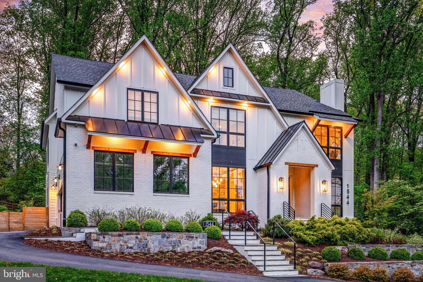 1544 Forest Villa Ln