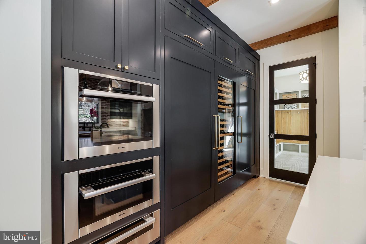 1544 Forest Villa Ln