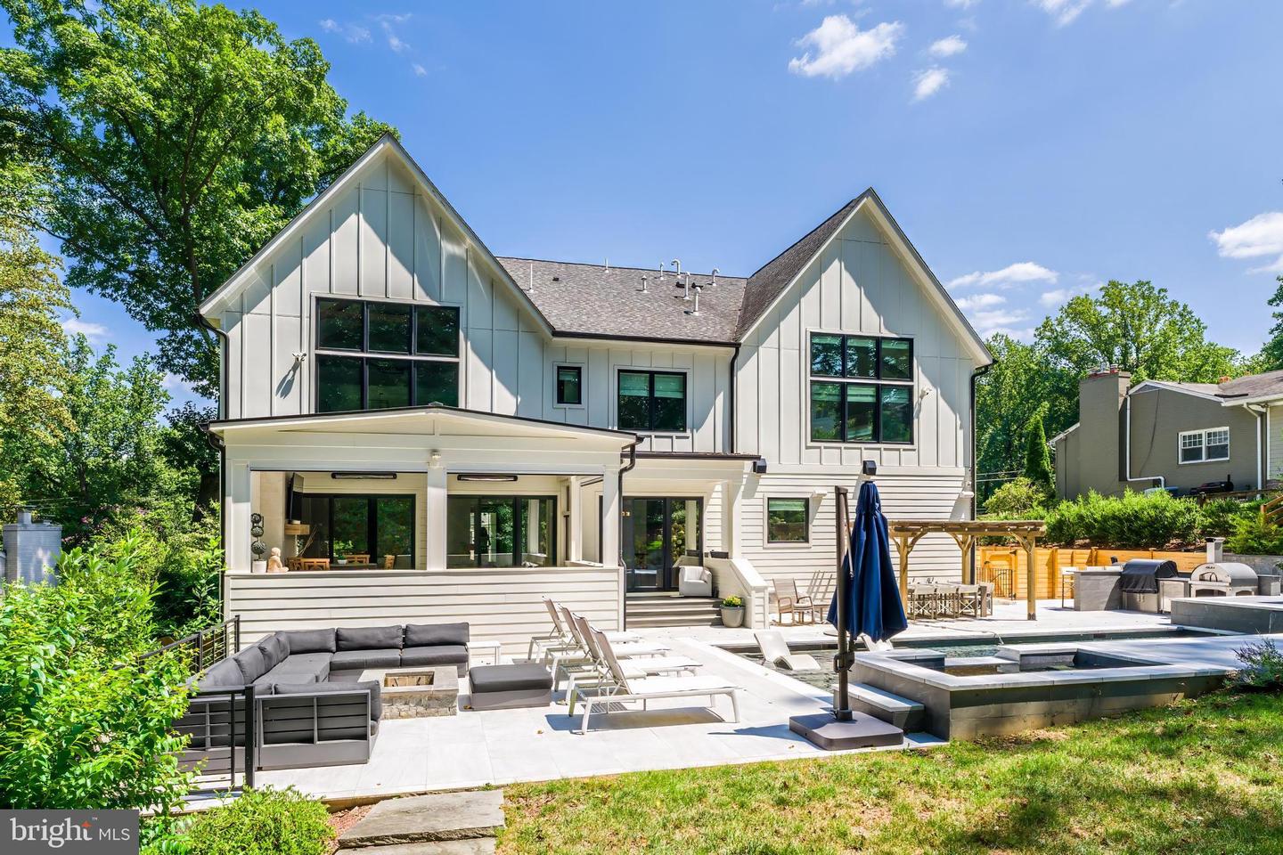 1544 Forest Villa Ln