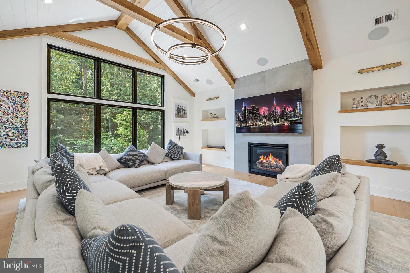 1544 Forest Villa Ln