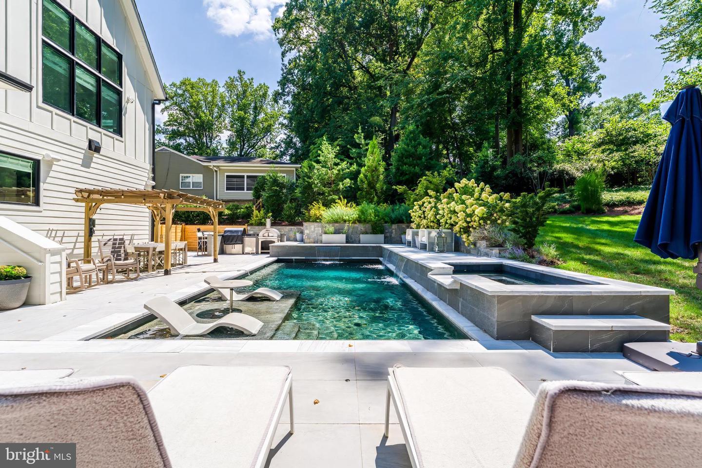 1544 Forest Villa Ln