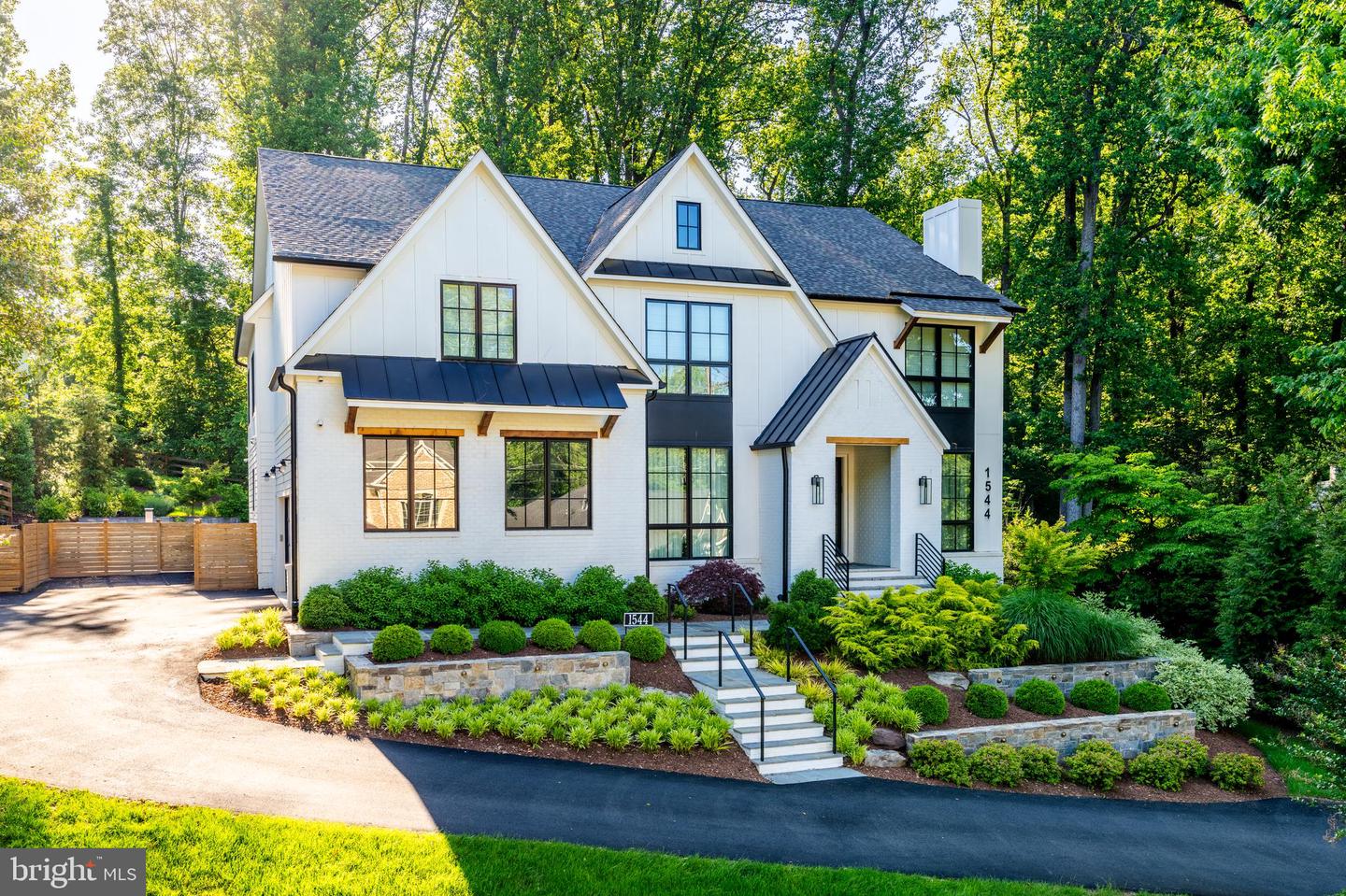 1544 Forest Villa Ln