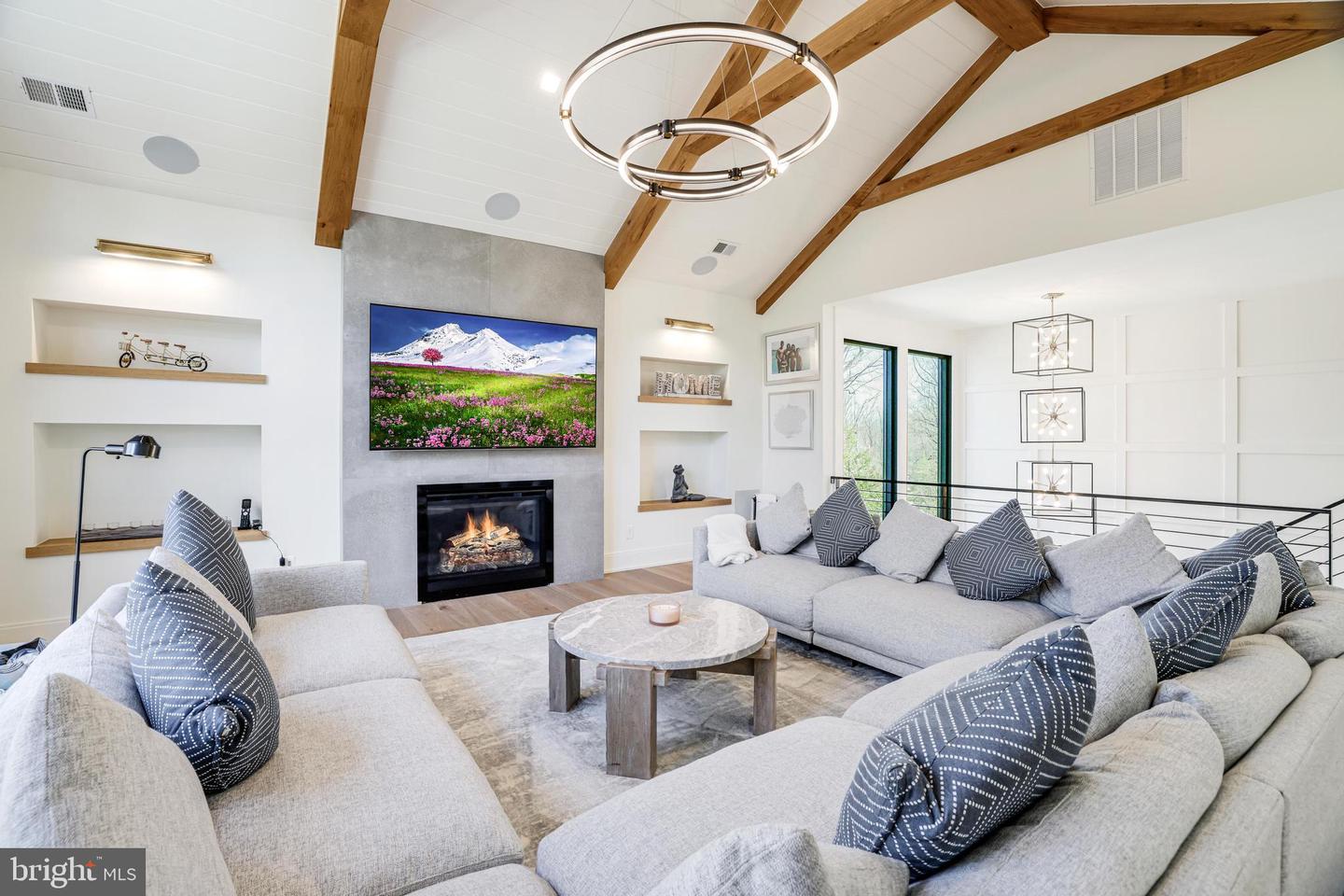1544 Forest Villa Ln