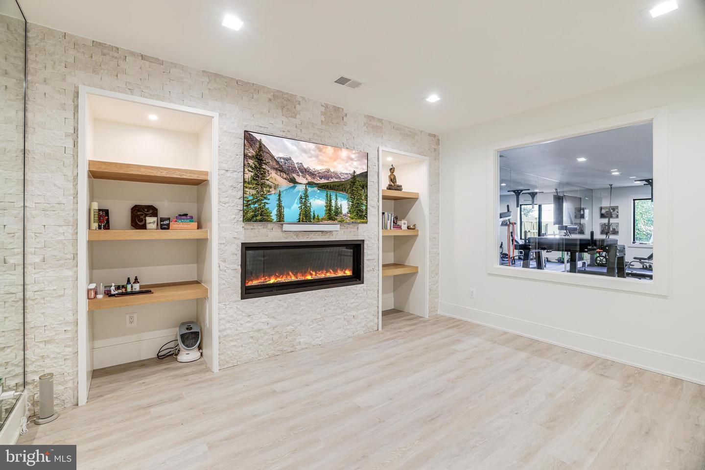 1544 Forest Villa Ln