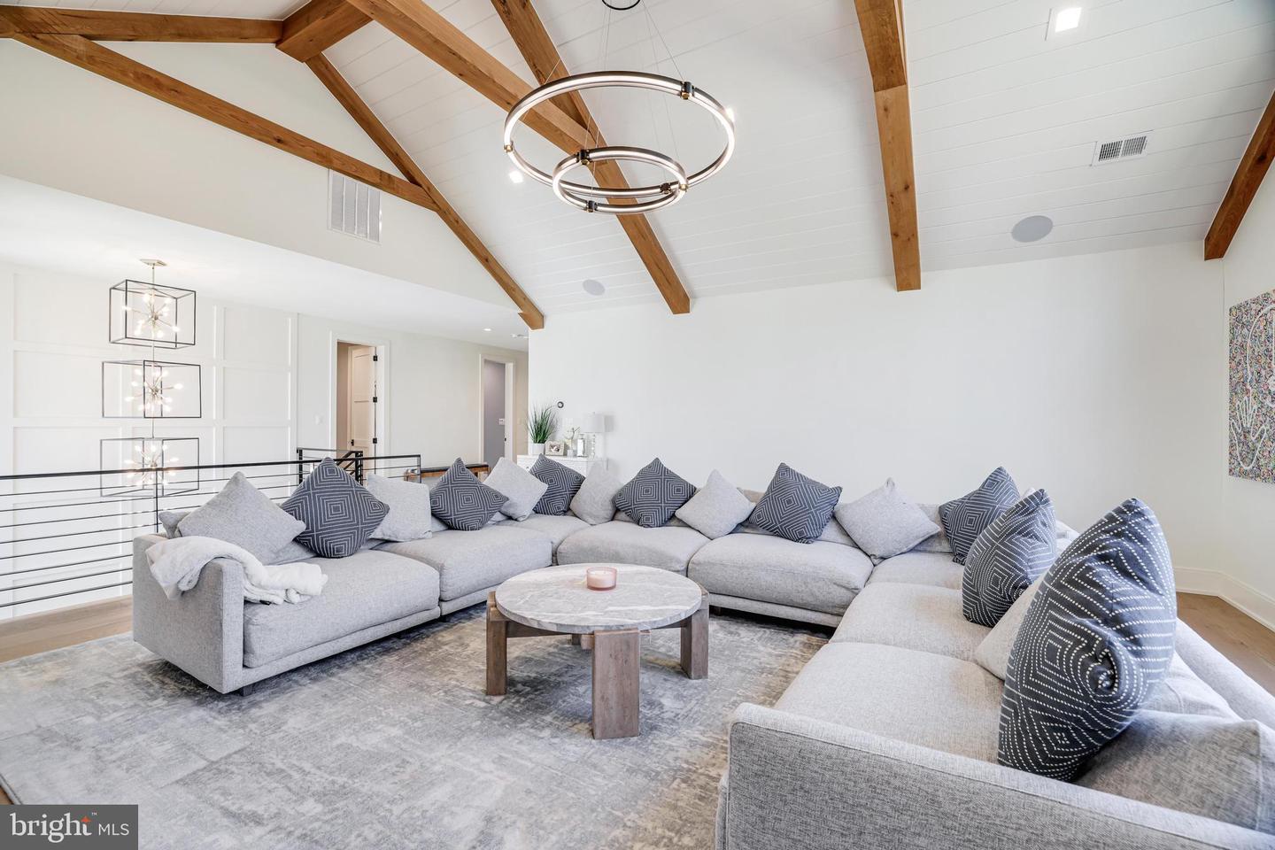 1544 Forest Villa Ln