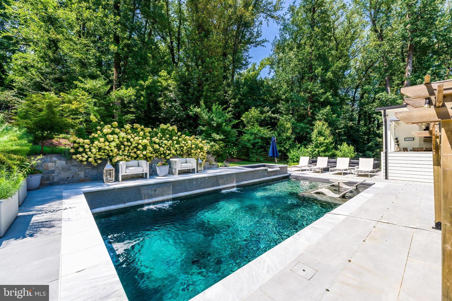 1544 Forest Villa Ln