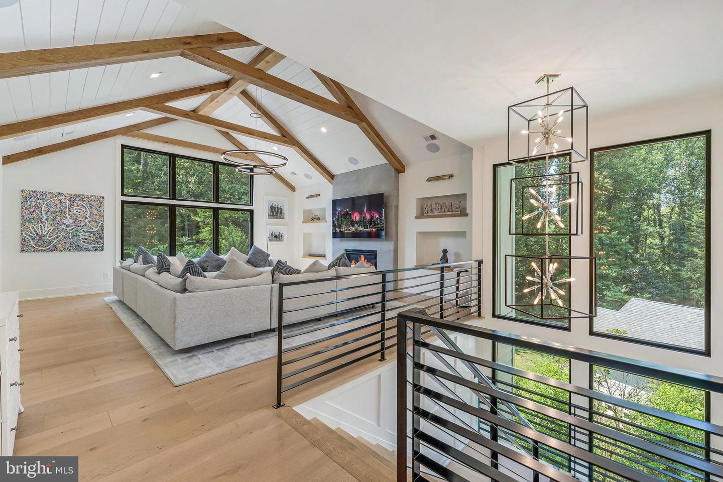 1544 Forest Villa Ln