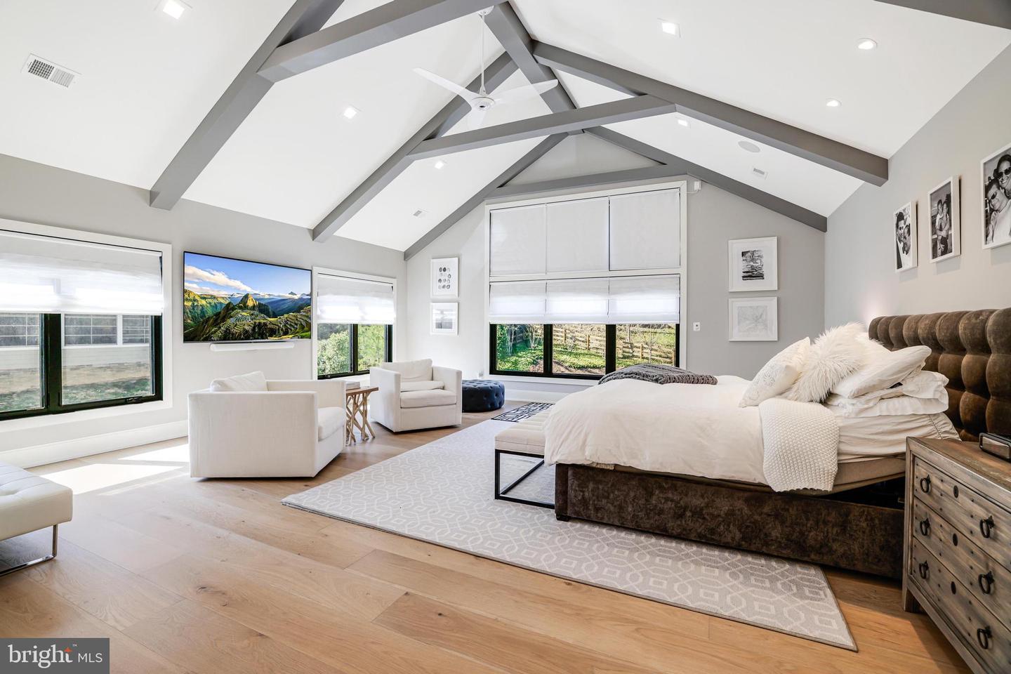 1544 Forest Villa Ln