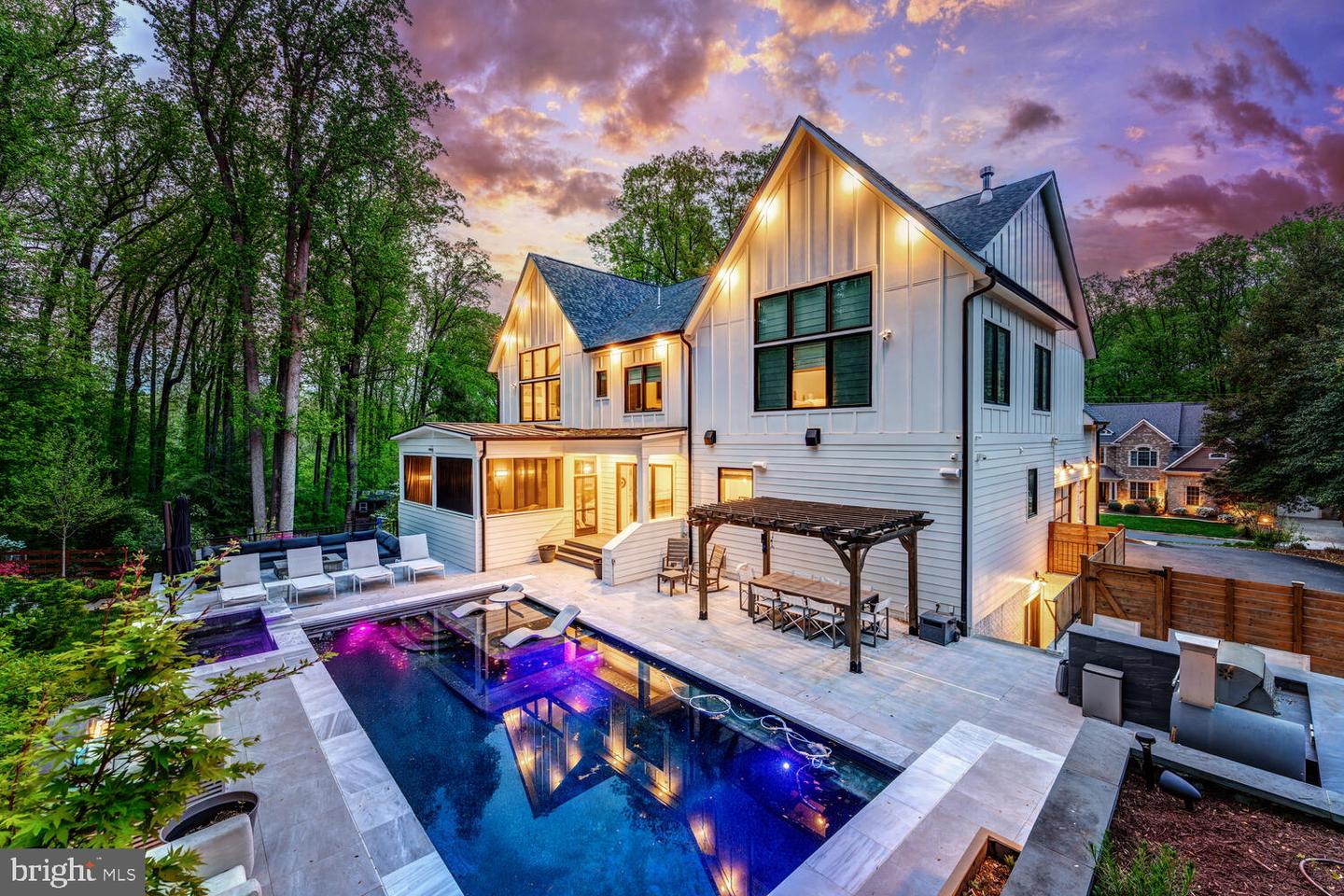 1544 Forest Villa Ln