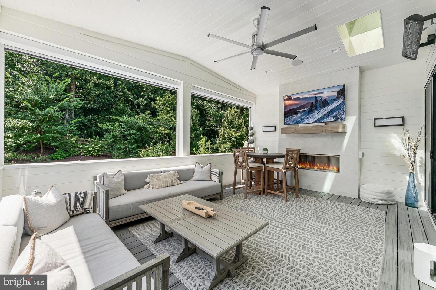 1544 Forest Villa Ln