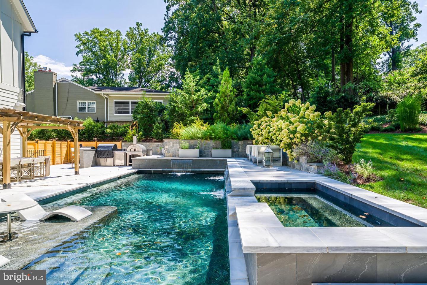 1544 Forest Villa Ln