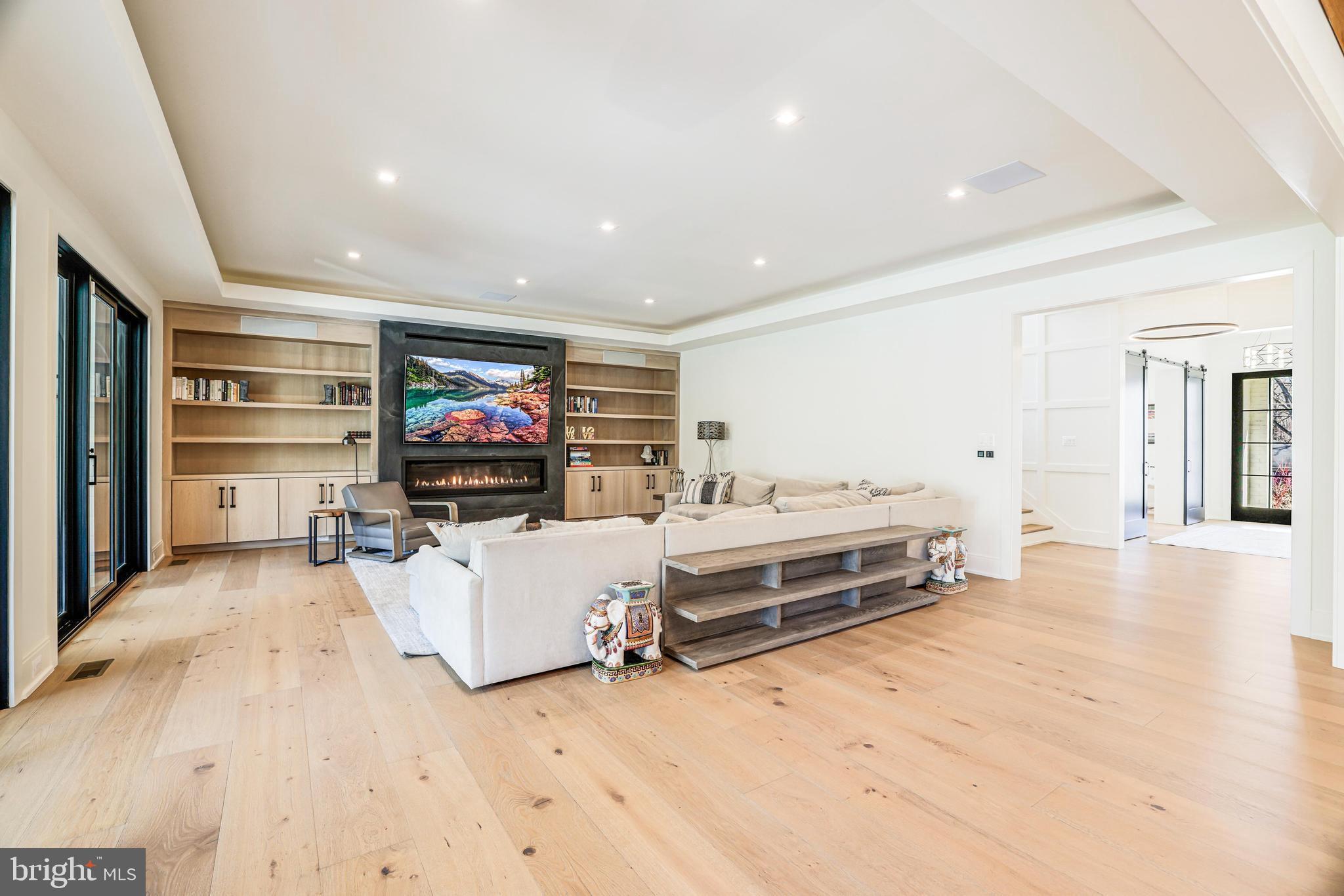 1544 Forest Villa Ln