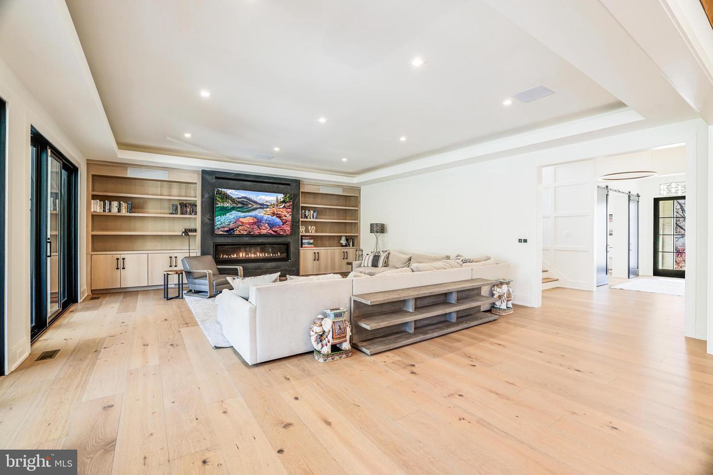 1544 Forest Villa Ln