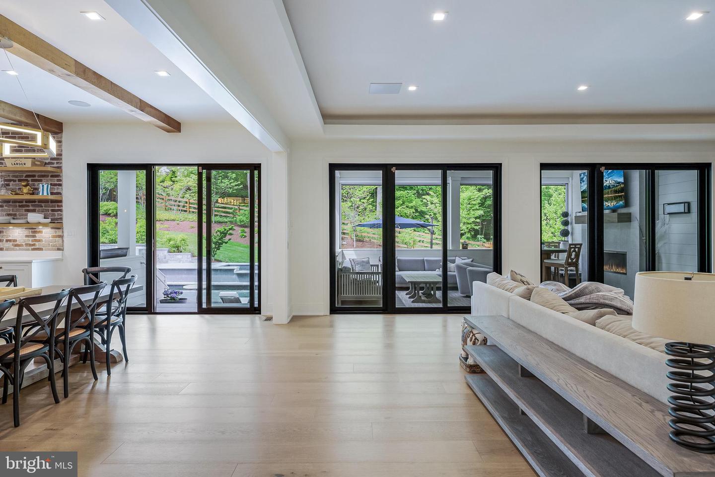 1544 Forest Villa Ln