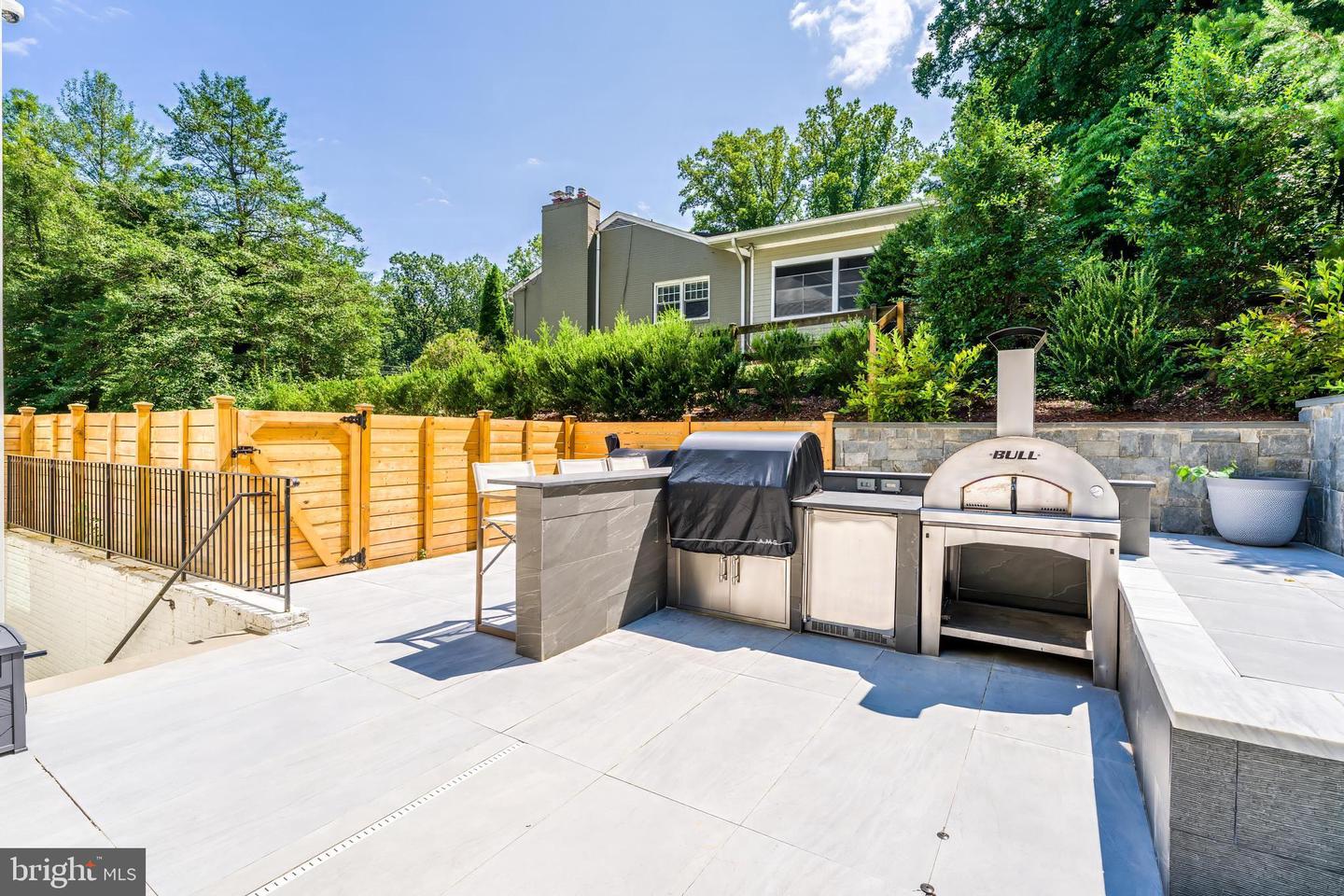 1544 Forest Villa Ln