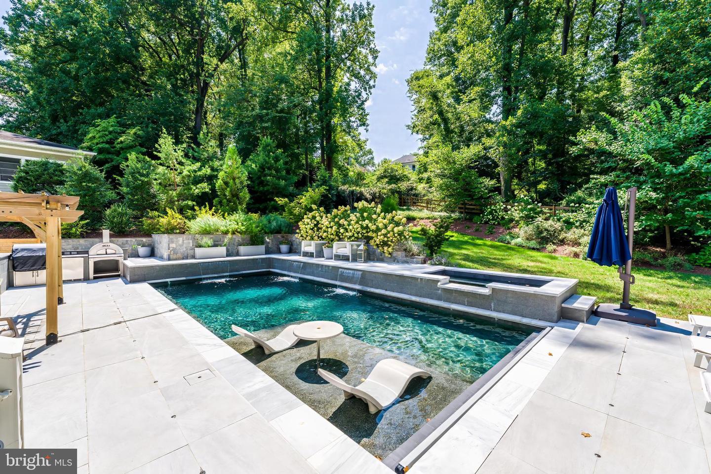 1544 Forest Villa Ln