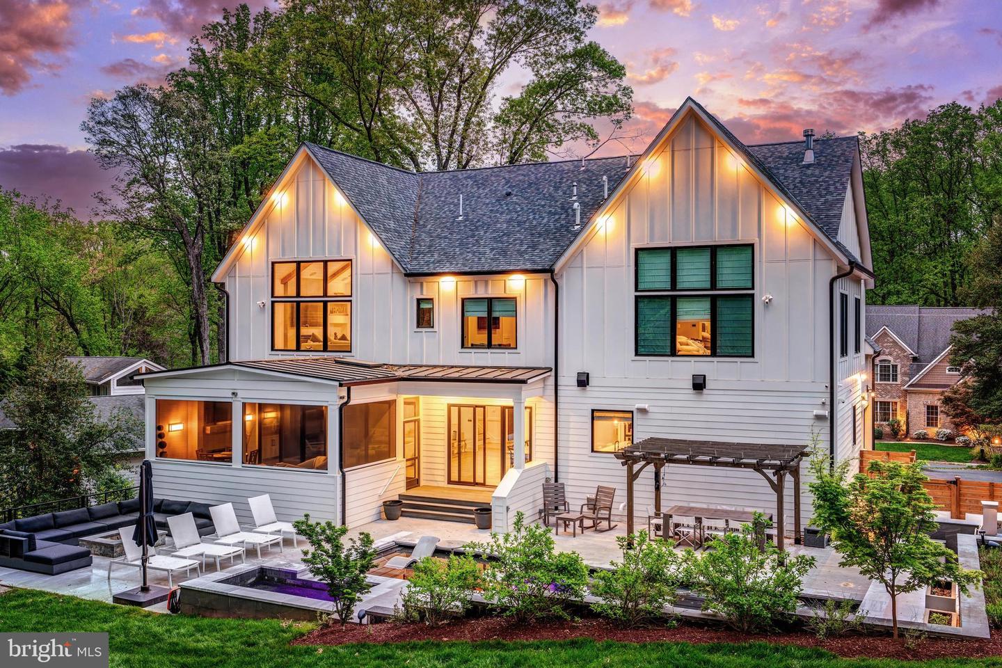 1544 Forest Villa Ln