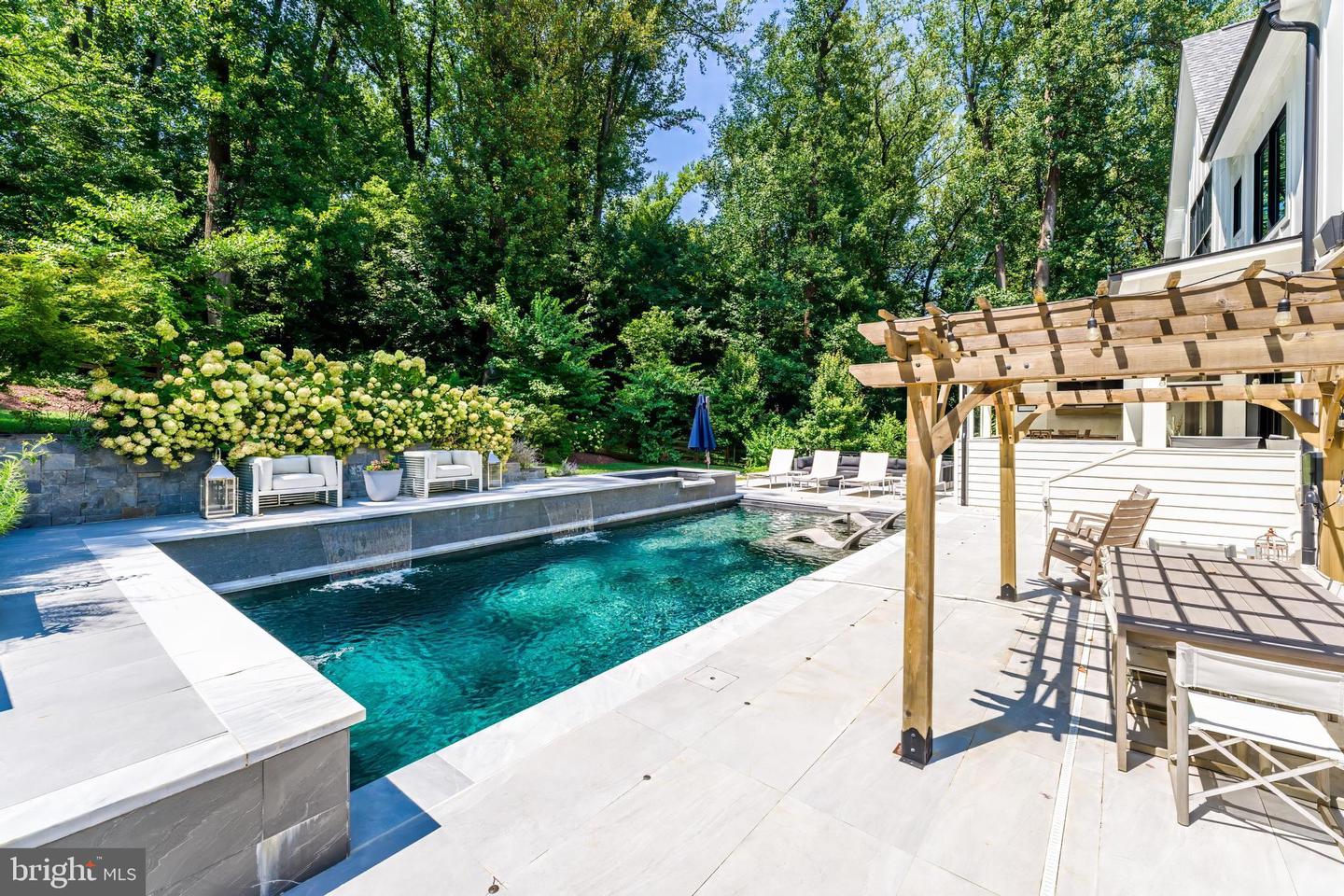 1544 Forest Villa Ln