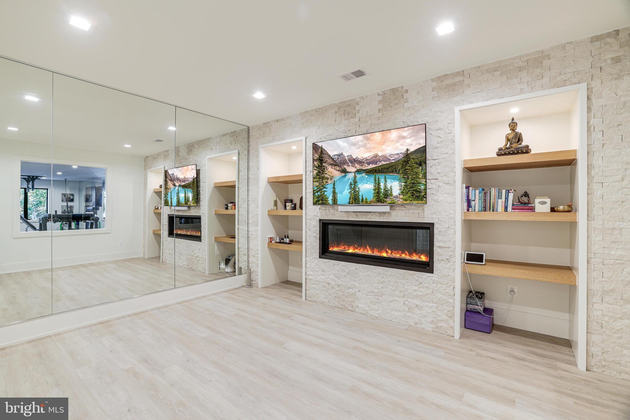 1544 Forest Villa Ln
